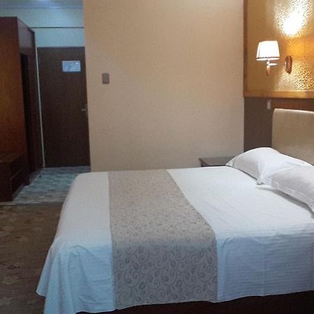 Hotel Pekin Икике Екстериор снимка