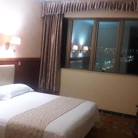 Hotel Pekin Икике Екстериор снимка