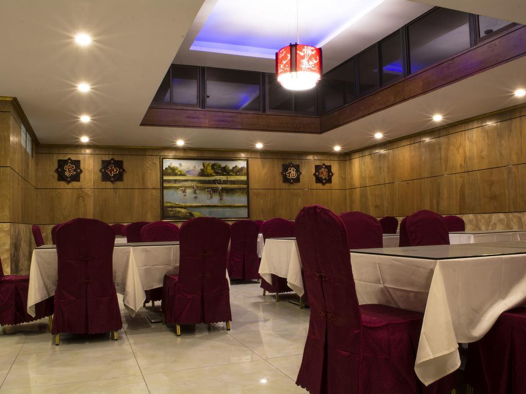 Hotel Pekin Икике Екстериор снимка