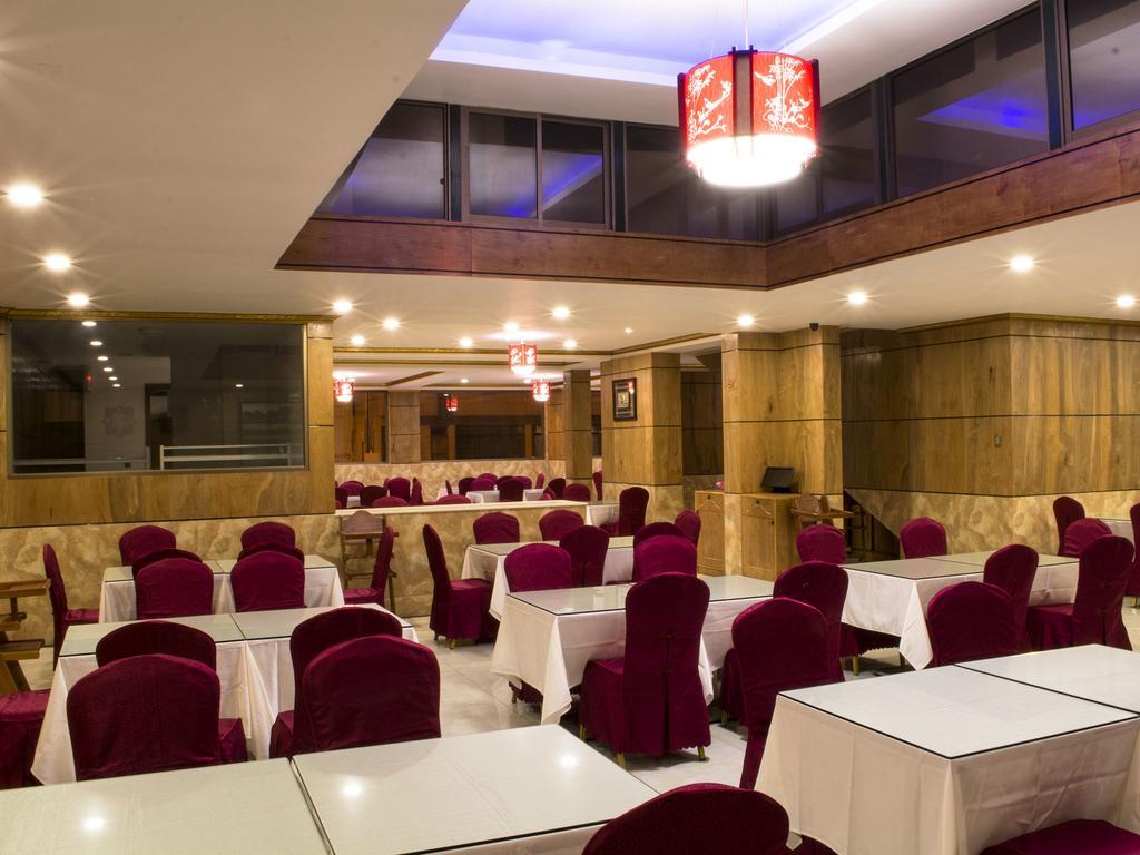 Hotel Pekin Икике Екстериор снимка
