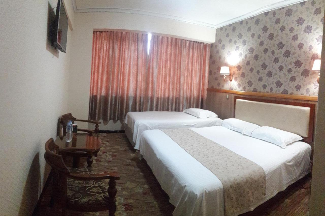 Hotel Pekin Икике Екстериор снимка