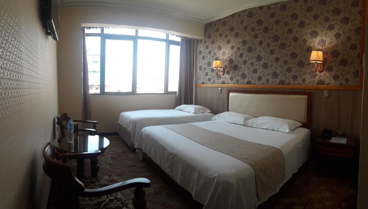 Hotel Pekin Икике Екстериор снимка