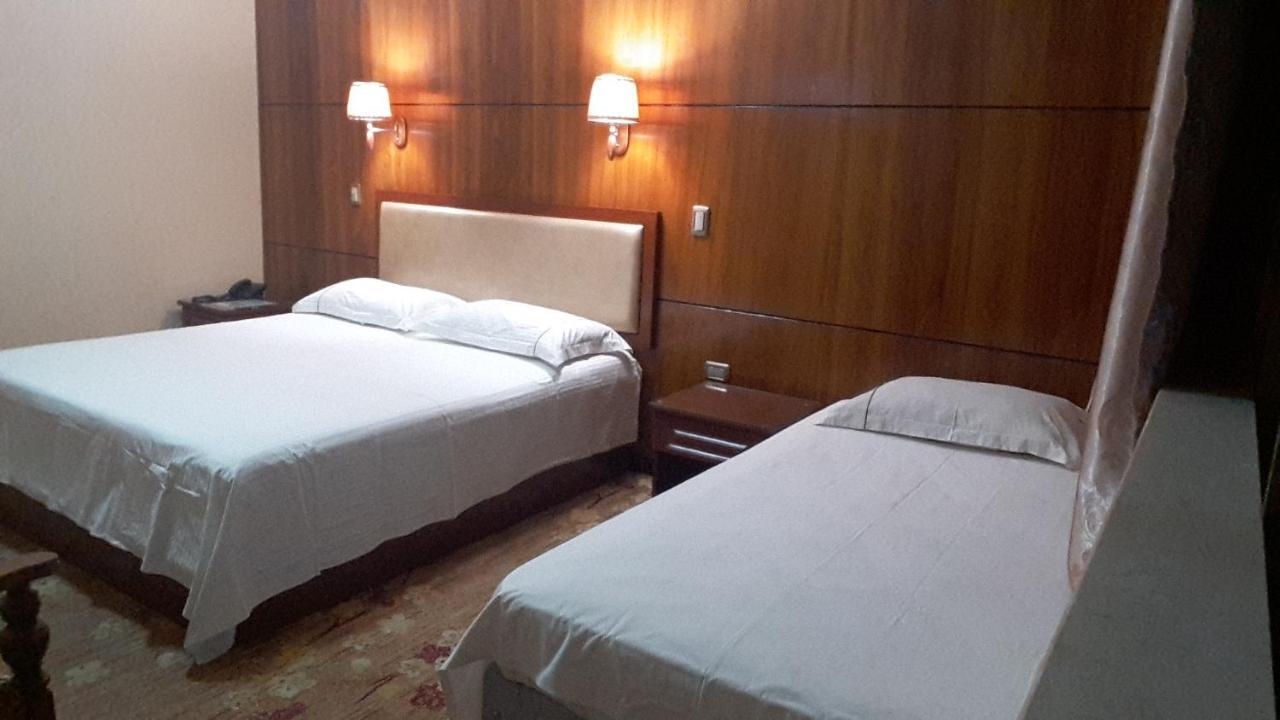 Hotel Pekin Икике Екстериор снимка