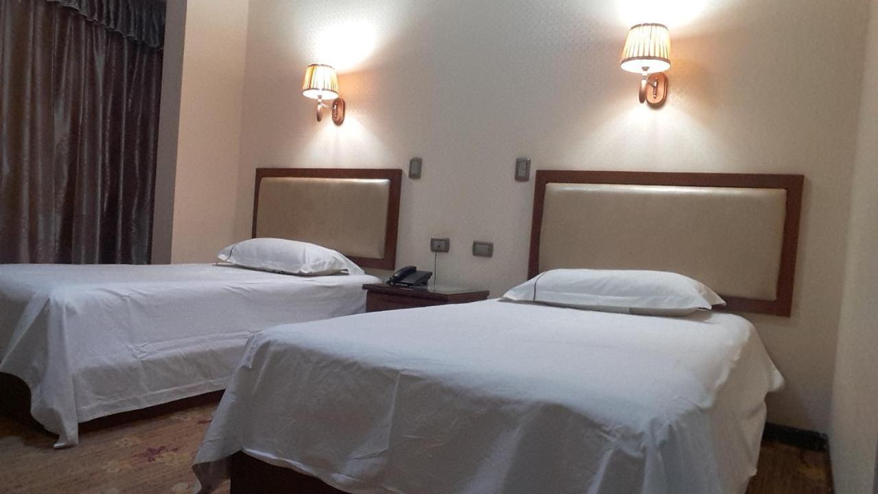 Hotel Pekin Икике Екстериор снимка