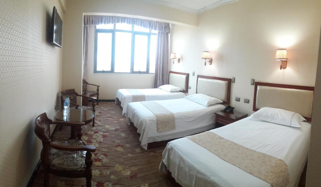 Hotel Pekin Икике Екстериор снимка