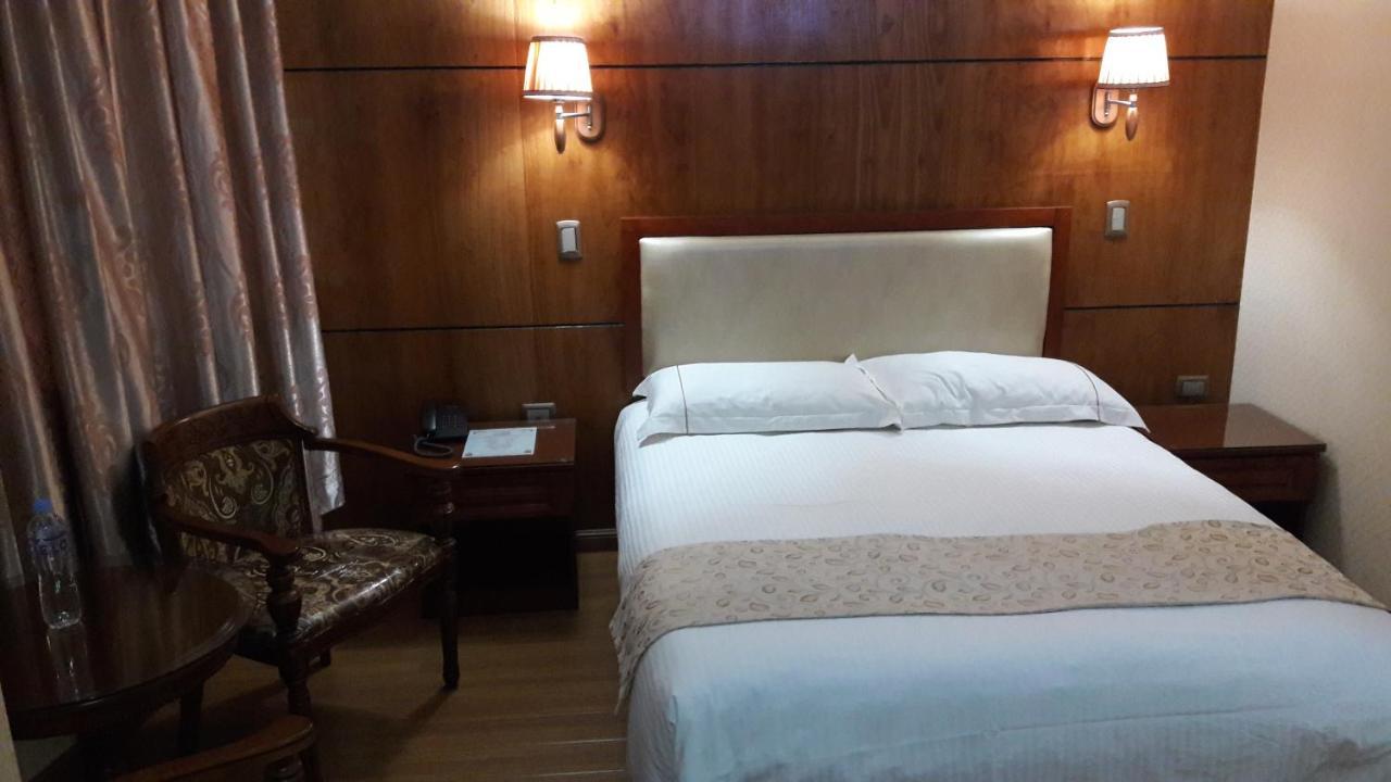 Hotel Pekin Икике Екстериор снимка