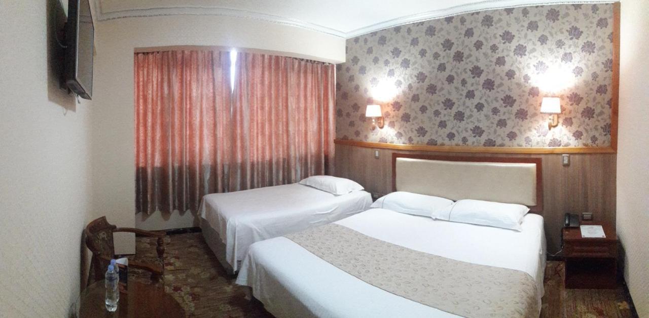 Hotel Pekin Икике Екстериор снимка