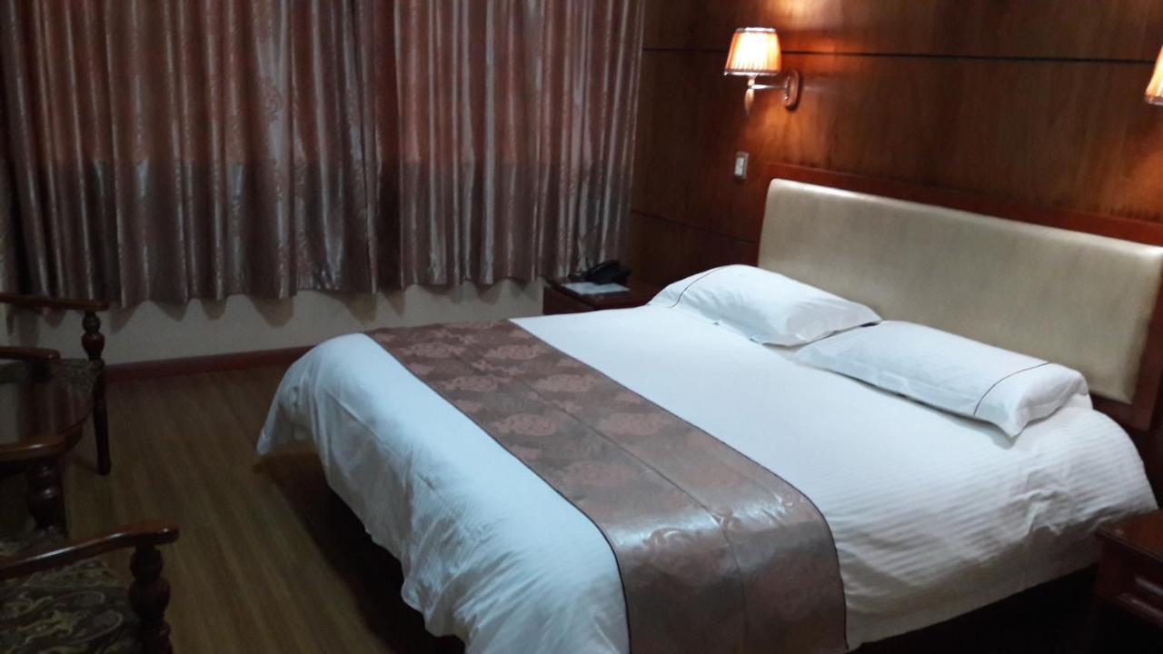 Hotel Pekin Икике Екстериор снимка